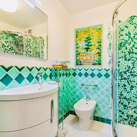 Con Privata Lettini E Ombrelloni Gratuiti *