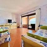 Vakantiehuis With A Private Free Sun Bed And Umbrellas Porto Cervo