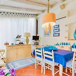 Vakantiehuis With A Private Free Sun Bed And Umbrellas