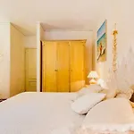 With A Private Free Sun Bed And Umbrellas Vakantiehuis *