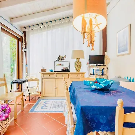 Con Privata Lettini E Ombrelloni Gratuiti Будинок відпочинку